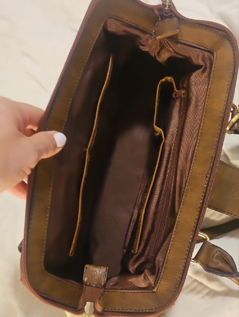 Etienne Aigner Hyde Park satchel - Picture 8 of 9